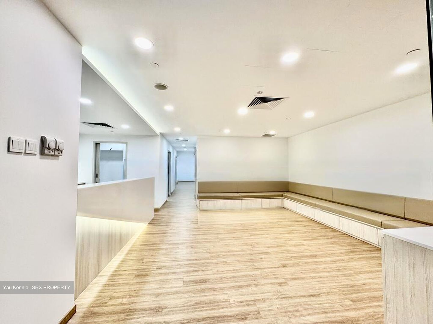 Mount Elizabeth Hospital (D9), Retail #483765931